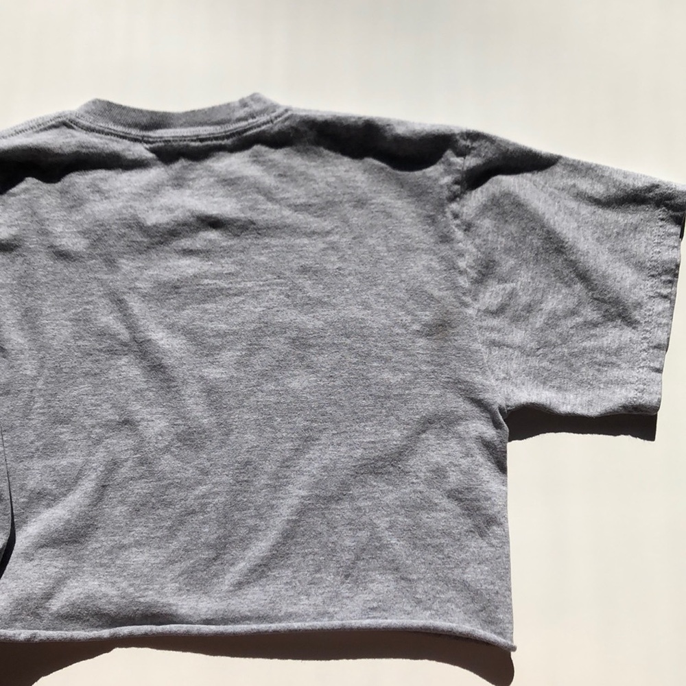 Cropped short sleeved t-shirt. - Picture 2 of 2